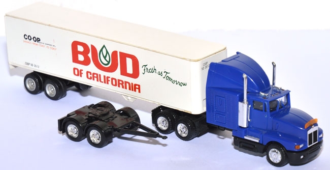 Kenworth T600 Sleeper mit 40 ft. Trailer Bad of California blau