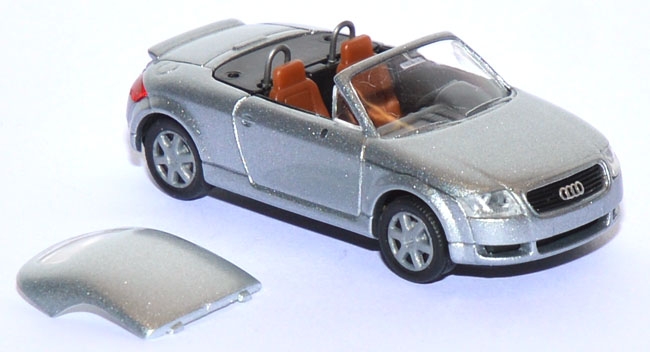 Audi TT Roadster (8N) mit Hardtop und Heckspoiler silber