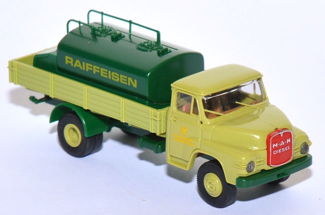 MAN 520 Pritschen-LKW mit Heizöltank Raiffeisen grün