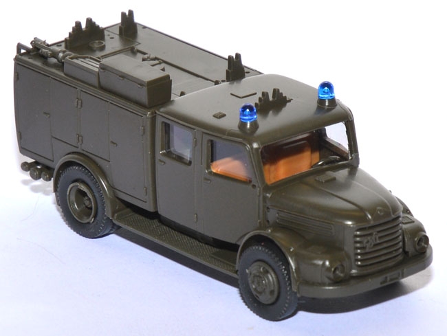 Steyr 586 TLF 2000 Feuerwehr Österreichisches Bundesheer grün