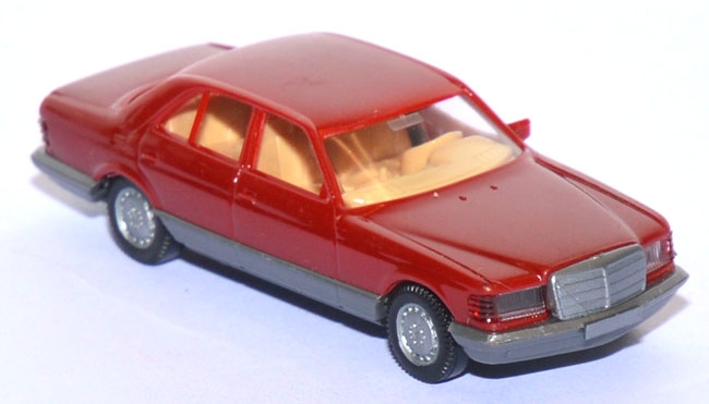 Mercedes-​Benz 500 SE rubinrot