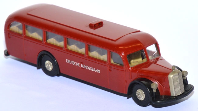 Mercedes-​​Benz O 5000 Bus Deutsche Bundesbahn rubinrot