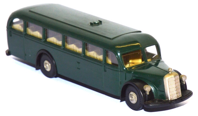 Mercedes-​Benz Bus O 5000 grün