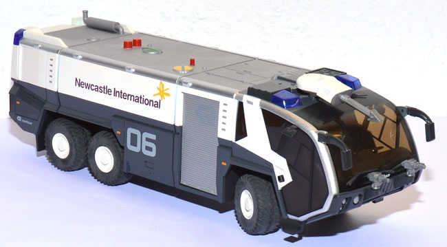 Rosenbauer Panther 6x6 FLF Flugplatz-Feuerwehr - Newcastle 1:43