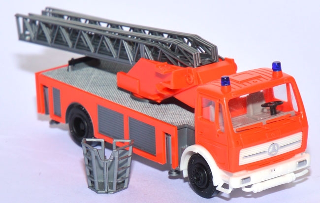 Mercedes-​​​​Benz NG Drehleiter DLK 23/12 SE Metz Feuerwehr tagesleuchtrot