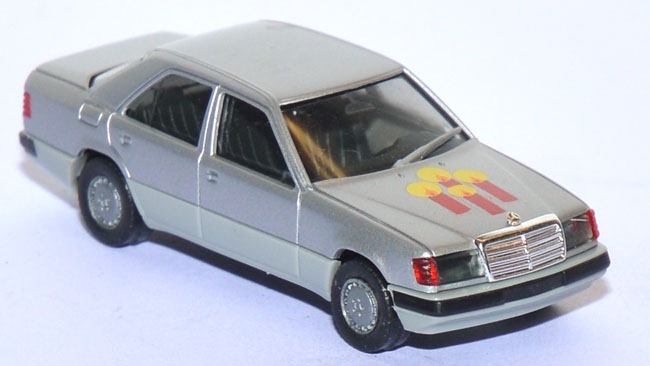 Mercedes-​Benz 300 E - 4. Advent silber