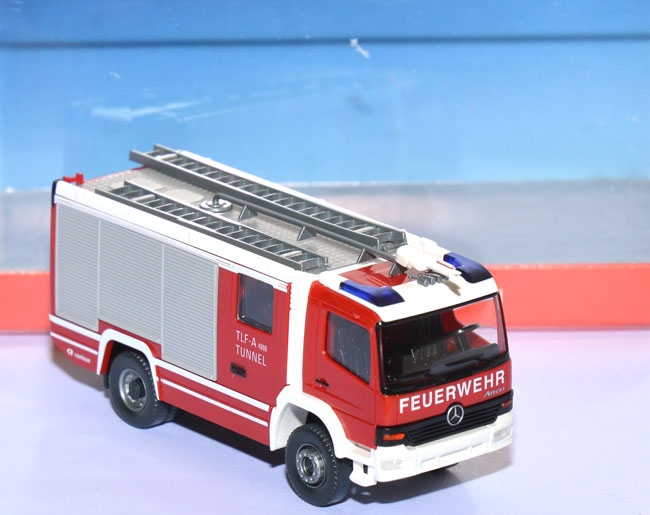 Mercedes-Benz Atego 2528 Tunnellöschfahrzeug Rosenbauer AT Feuerwehr