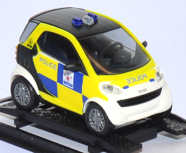 Smart Fortwo City Coupé Police Polizei England 48933