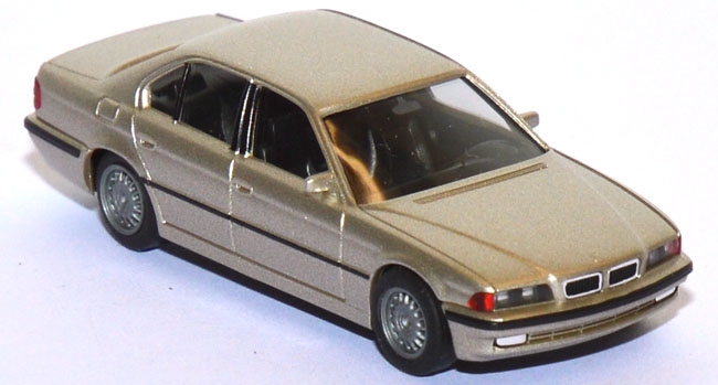 BMW 750i (E38) champagnermetallic