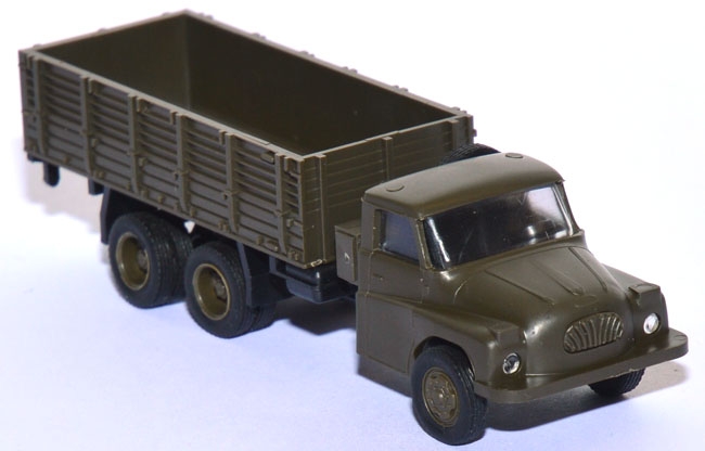 Tatra 138 6x6 Pritschen-​LKW Valnik CSLA Militär grün