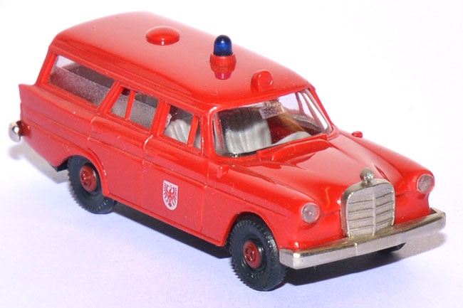 Mercedes-​Benz 190C Kombi Feuerwehr Frankfurt rot