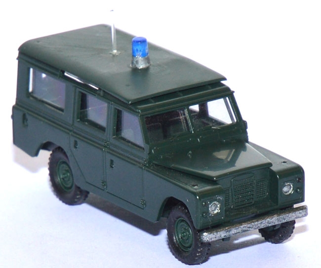 Land Rover Defender grün