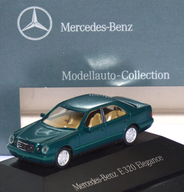 Mercedes-​Benz E 320 Elegance (W210) turmalingrünmetallic