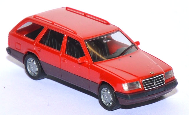 Mercedes-​Benz E 320 T rot