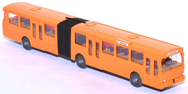 Mercedes-​​​Benz O 305 #4 Bahnhof rotorange