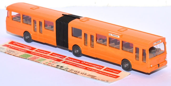 Mercedes-​​Benz O 305 #6 Rathaus rotorange