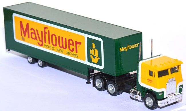 Freightliner COE Jumbokoffersattelzug Mayflower