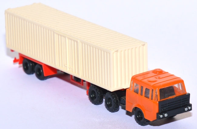 Tatra Koffersattelzug orange