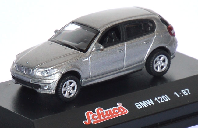 BMW 120i silber