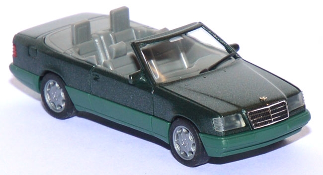 Mercedes-​Benz E 320 Cabriolet grünmetallic