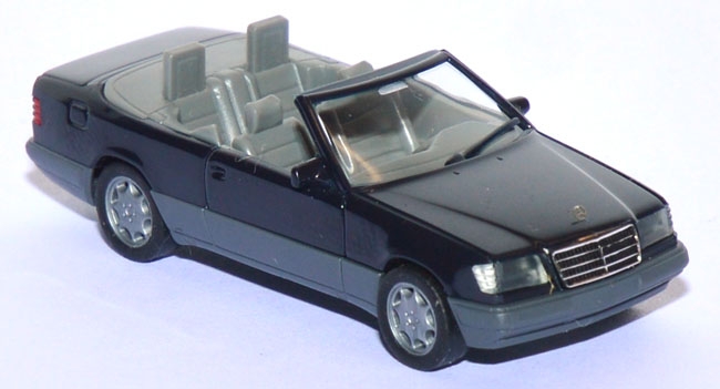 Mercedes-​​Benz E 320 Cabriolet schwarz