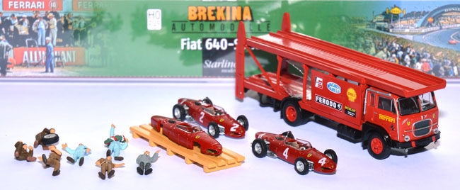Fiat 640-​Serie Ferrari Renntransporter mit 2 Rennwagen