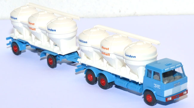 Hanomag-​​​Henschel F 221 LNL Silofernlastzug lichtblau