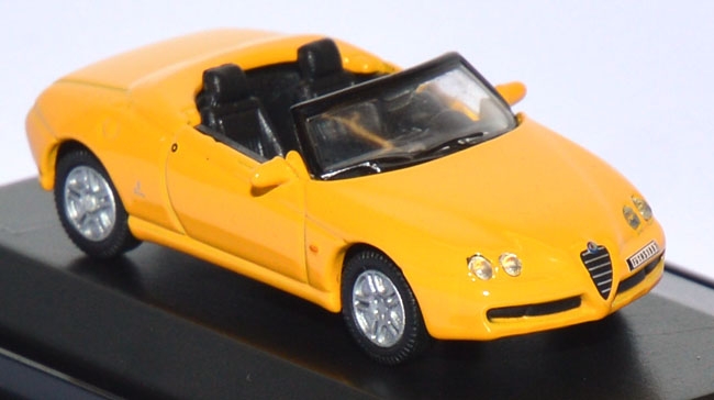 Alfa Romeo Spider offen gelb