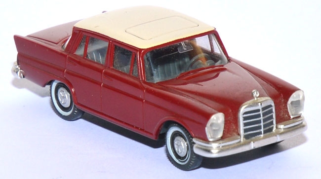 Mercedes-​​​Benz 220 S dunkelrot