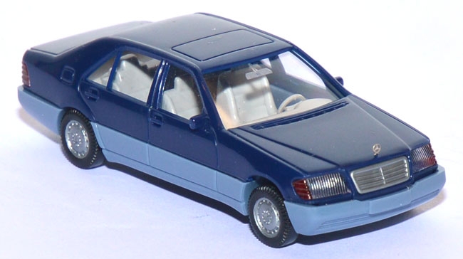 Mercedes-​​Benz 500 SEL dunkelultramarinblau