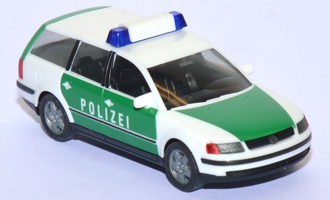 VW Passat Variant Polizei grün