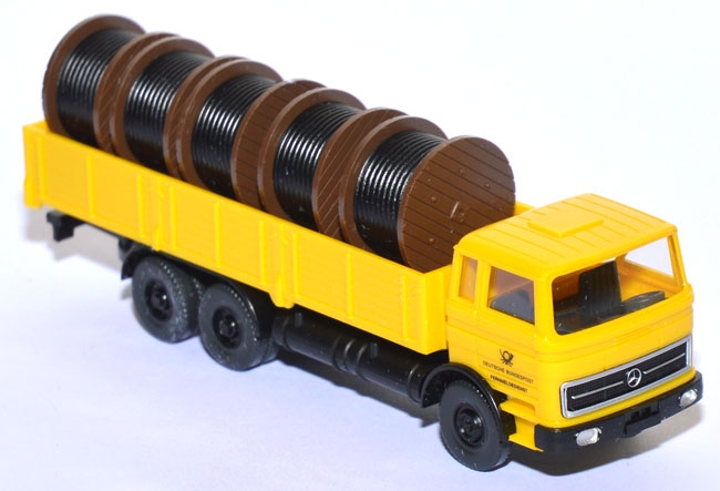 Mercedes-​Benz LP 2223 Pritschen-​LKW mit Kabeltrommeln DBP Fernmeldedienst