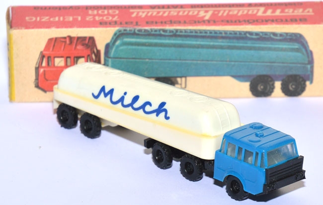 Tatra Tankwagen Milch blau