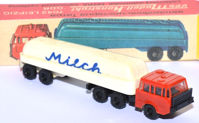 Tatra Tankwagen Milch rot