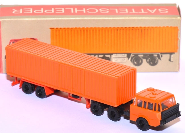 Tatra Koffersattelzug orange