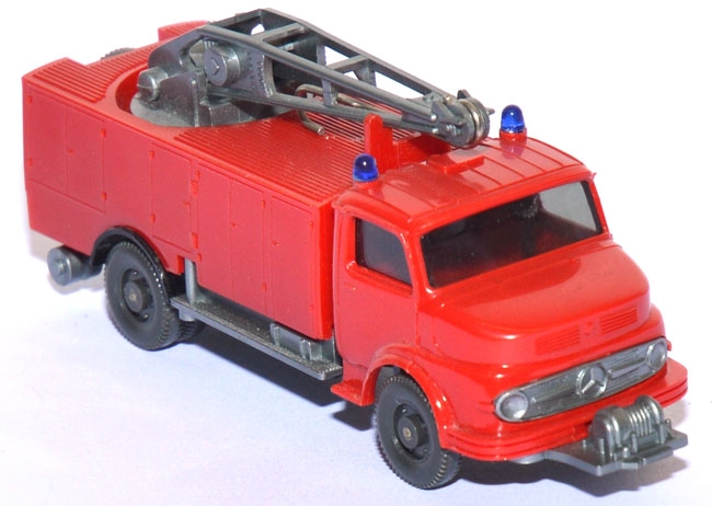 Mercedes-​​​Benz L 1413 Rüstwagen mit Kran Feuerwehr rot