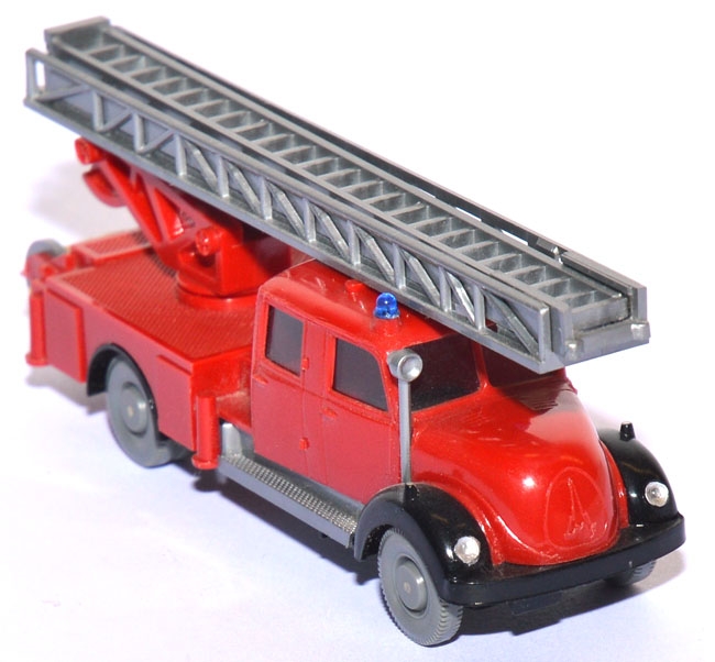 Magirus Sirius Drehleiter Feuerwehr rot