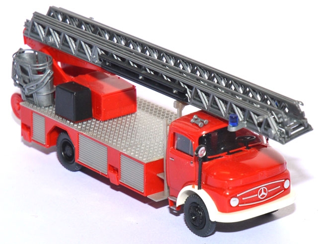 Mercedes-​​Benz LF 1313 DLK 23/12 Feuerwehr rot