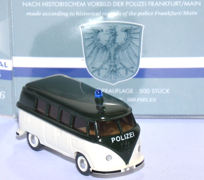 VW T1 Bus Polizei Frankfurt am Main tannengrün