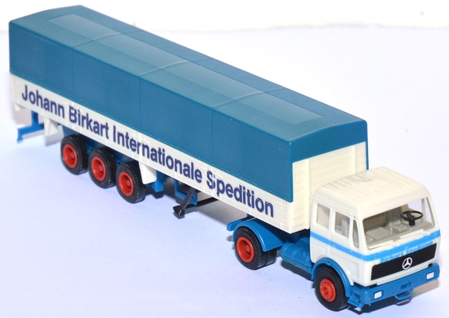 Mercedes-​Benz SK Pritschensattelzug Spedition Birkart