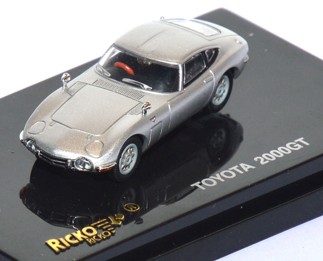 Toyota 2000 GT silber