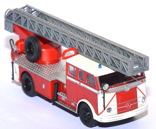 Mercedes-​Benz LP329 Pullmann DL 30 Feuerwehr