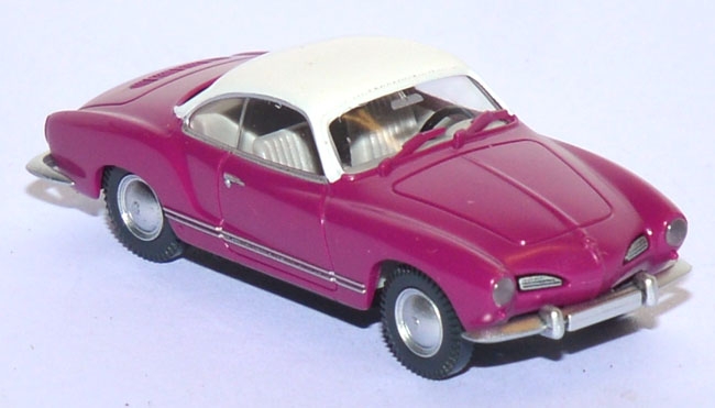 VW Karmann Ghia Coupé lila