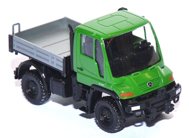 Mercedes-​​​​Benz Unimog U 400 grasgrün