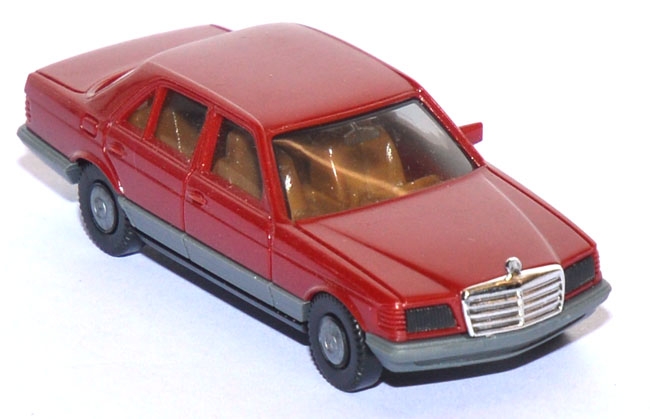 Mercedes-​Benz 500 SE (W126) weinrot