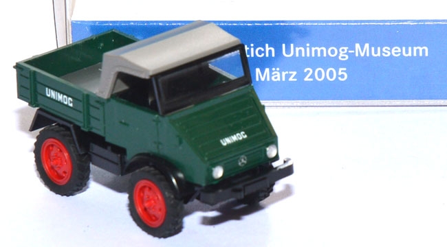 Mercedes-​​​​Benz Unimog U 411 dunkelgrün