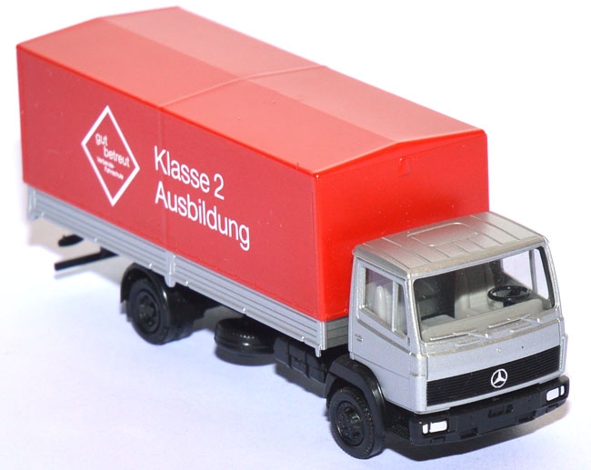 Mercedes-​Benz 814 Pritschen-​LKW Klasse 2 Ausbildung