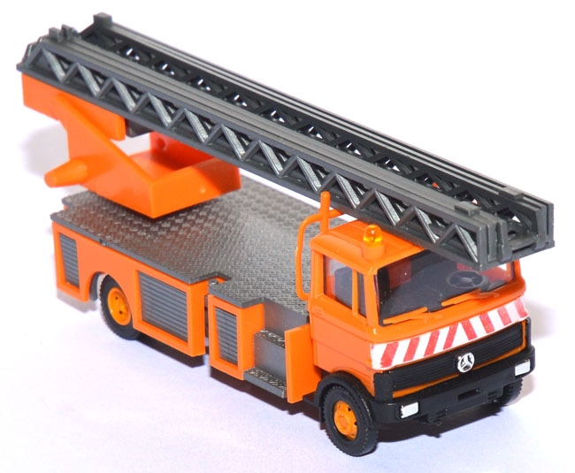 Mercedes-​Benz LP 813 Drehleiter Kommunal orange