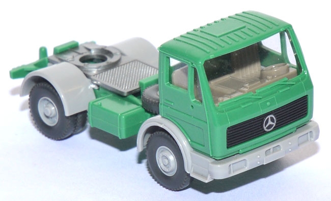 Mercedes-​​​​​​Benz NG 1617 Solozugmaschine grün