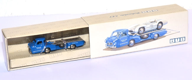 Mercedes-​Benz Renntransporter Blaues Wunder